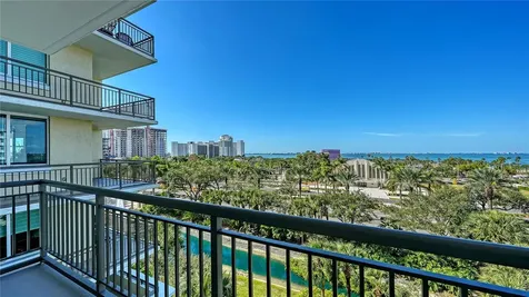 800 N Tamiami Trail Sarasota FL 34236