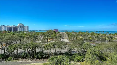 800 N Tamiami Trail Sarasota FL 34236