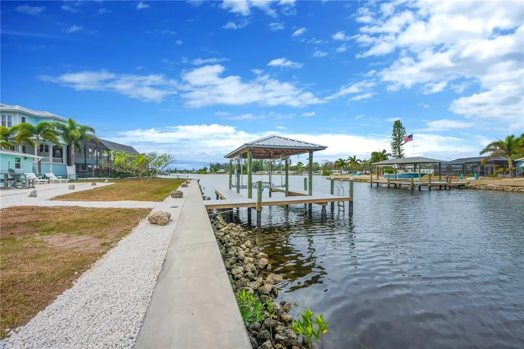 827 Blue Heron Boulevard Ruskin FL 33570