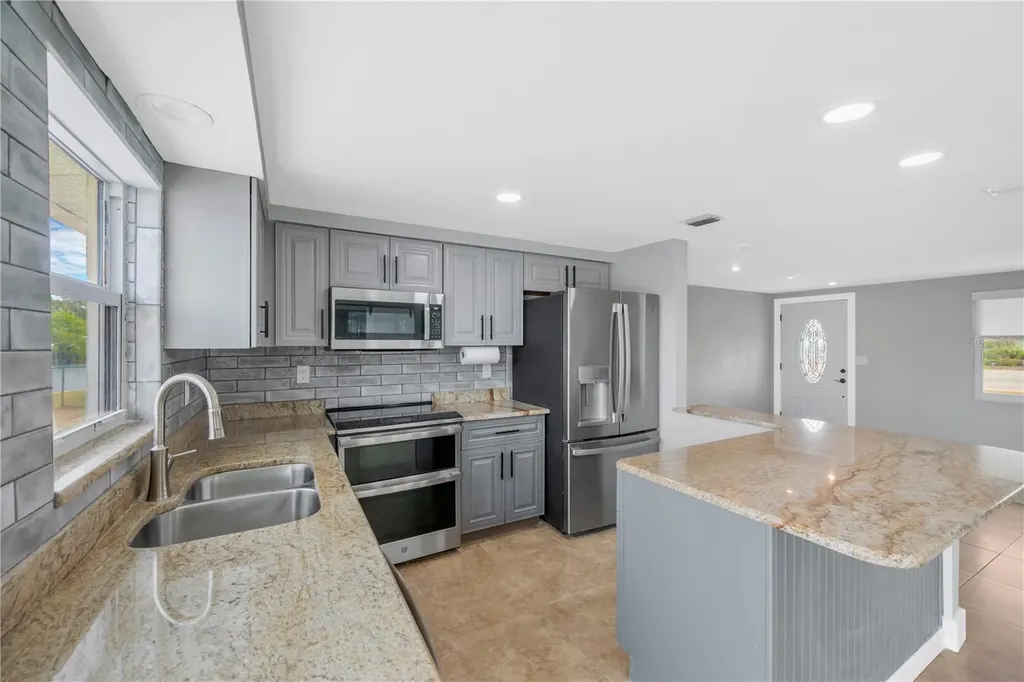 827 Blue Heron Boulevard Ruskin FL 33570
