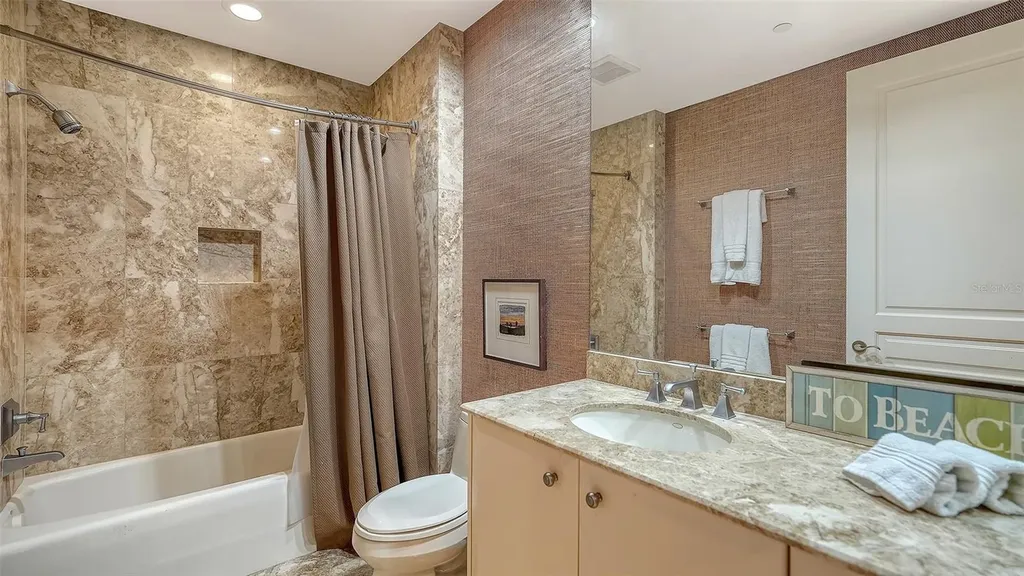 2052 Benjamin Franklin Drive Sarasota FL 34236