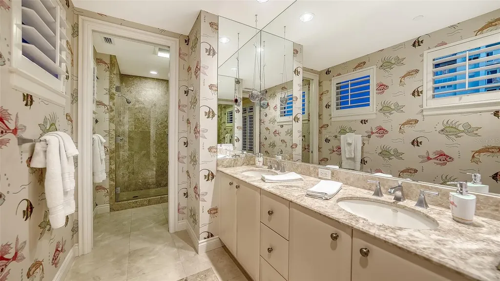 2052 Benjamin Franklin Drive Sarasota FL 34236