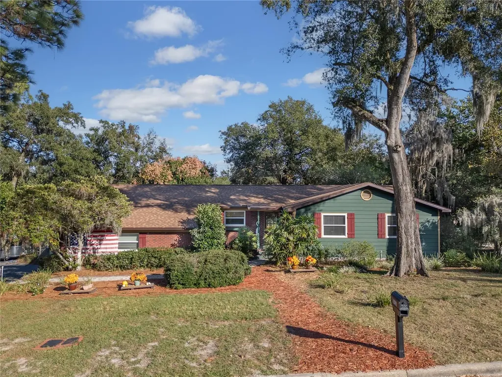 1438 Crestview Drive Mount Dora FL 32757