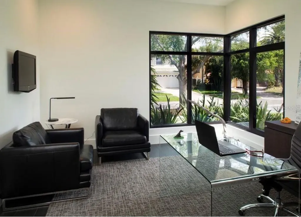 356 Bayview Drive NE St Petersburg FL 33704
