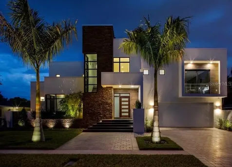 356 Bayview Drive NE St Petersburg FL 33704