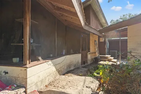 4877 Merlin Circle Dade City FL 33523