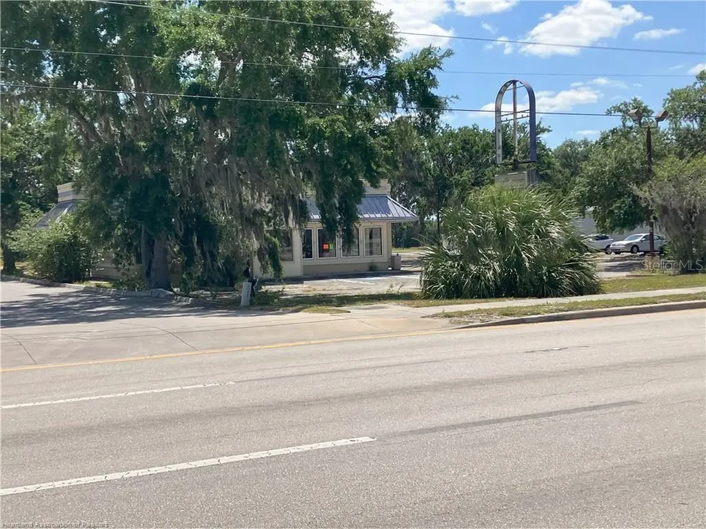 939 S 6th Avenue Wauchula FL 33873