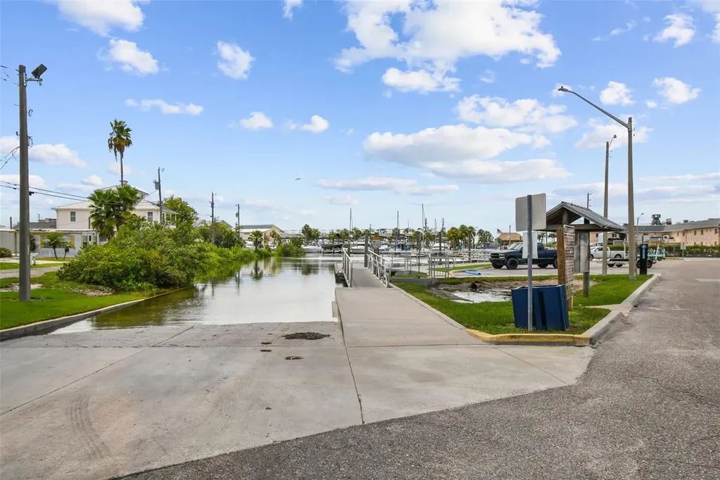 12605 4th Isle Hudson FL 34667