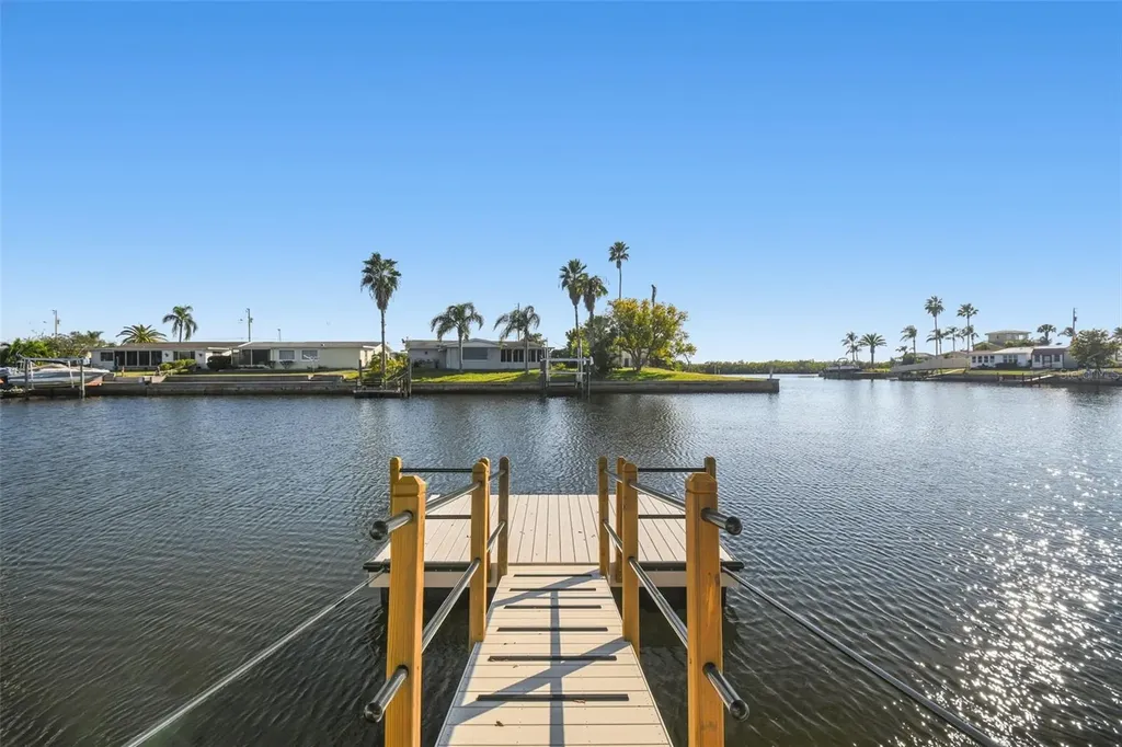 12605 4th Isle Hudson FL 34667