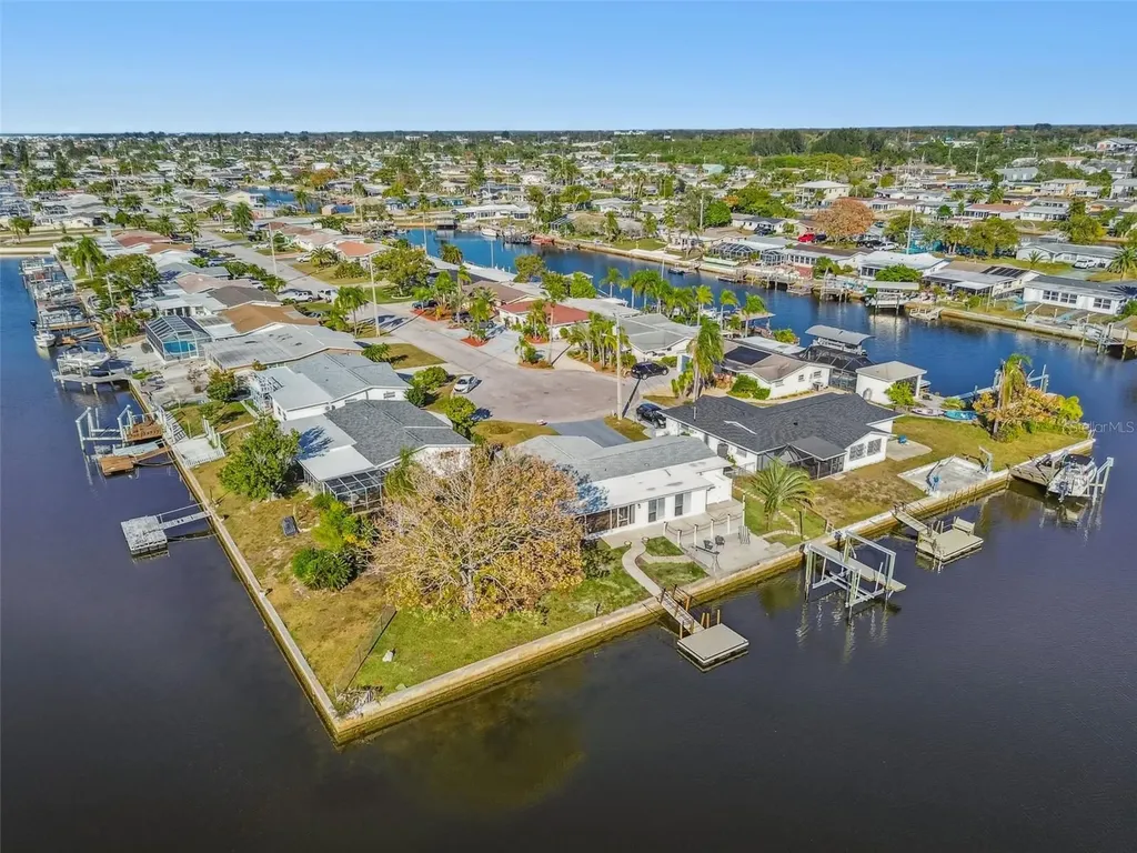 12605 4th Isle Hudson FL 34667