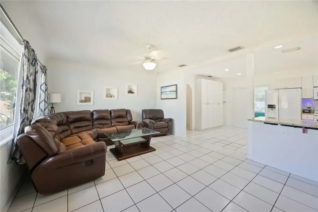 2811 17th Avenue W Bradenton FL 34205