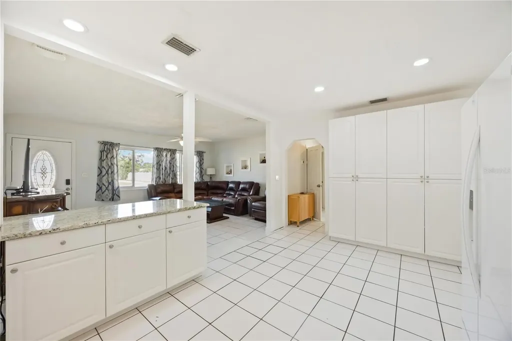2811 17th Avenue W Bradenton FL 34205