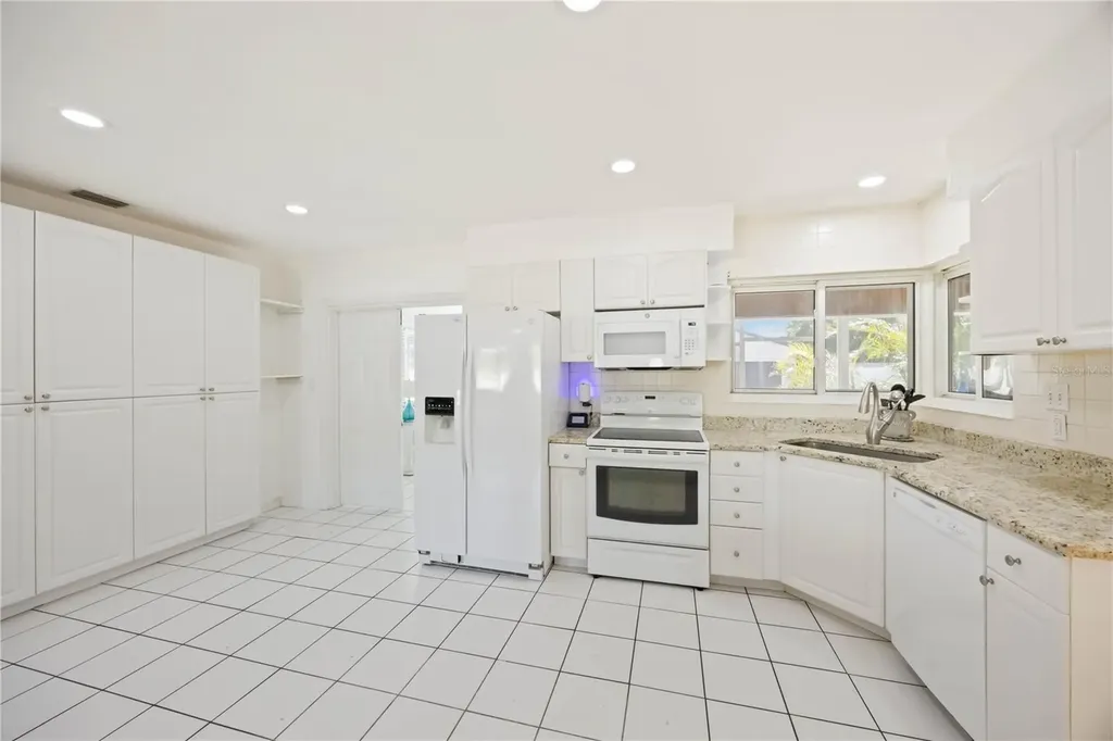 2811 17th Avenue W Bradenton FL 34205
