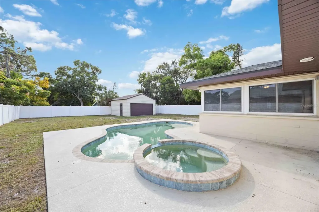 2811 17th Avenue W Bradenton FL 34205