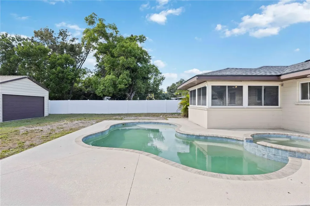 2811 17th Avenue W Bradenton FL 34205