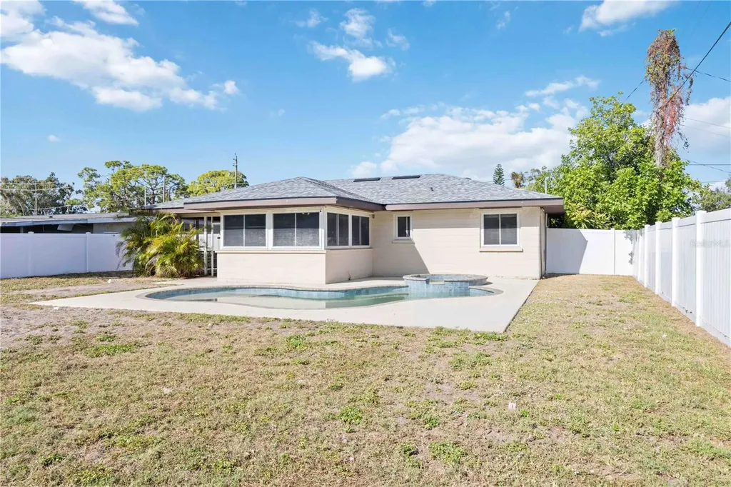 2811 17th Avenue W Bradenton FL 34205