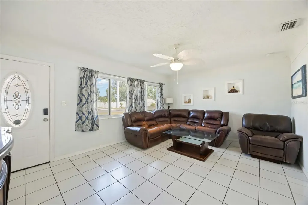 2811 17th Avenue W Bradenton FL 34205