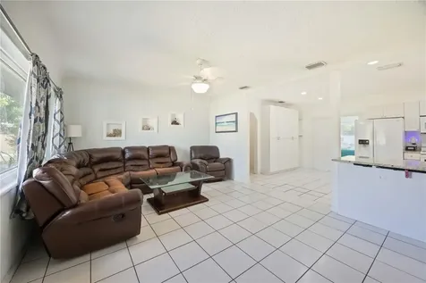 2811 17th Avenue W Bradenton FL 34205