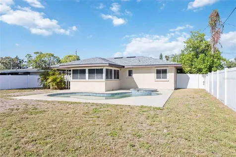 2811 17th Avenue W Bradenton FL 34205