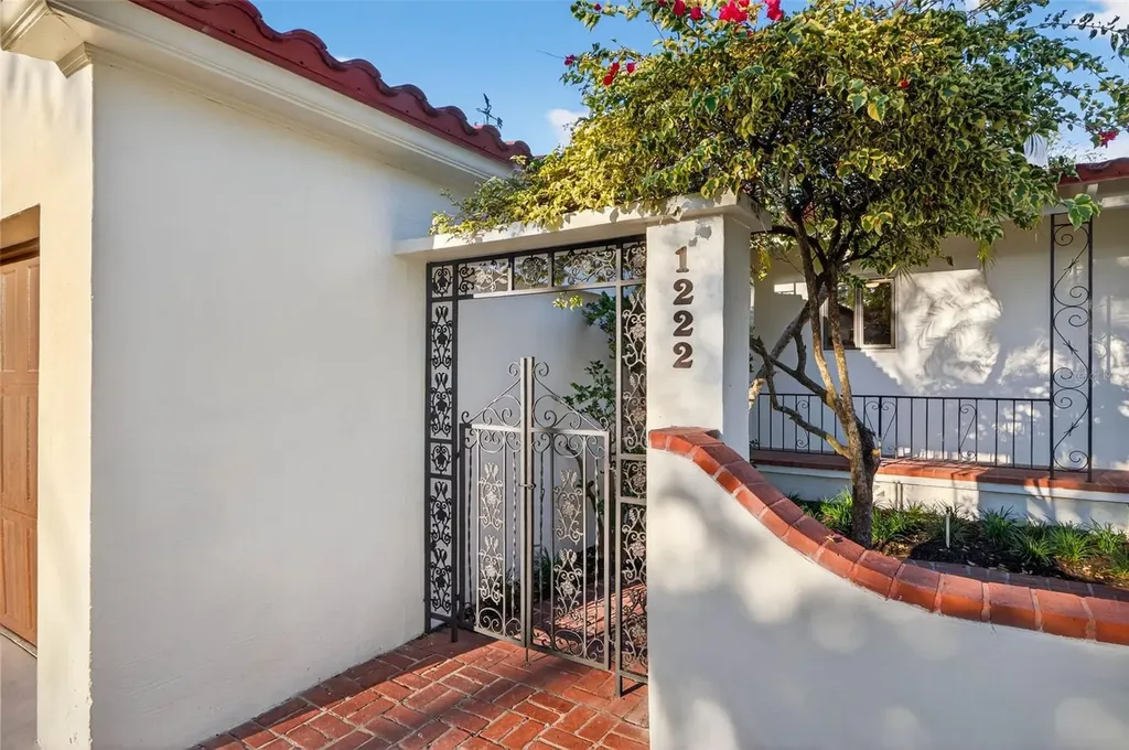 1222 Brightwaters Boulevard NE St Petersburg FL 33704