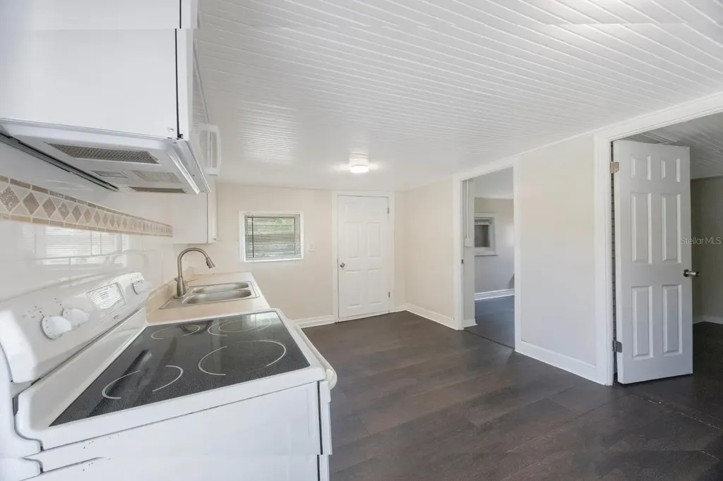 325 41st Street N St Petersburg FL 33713