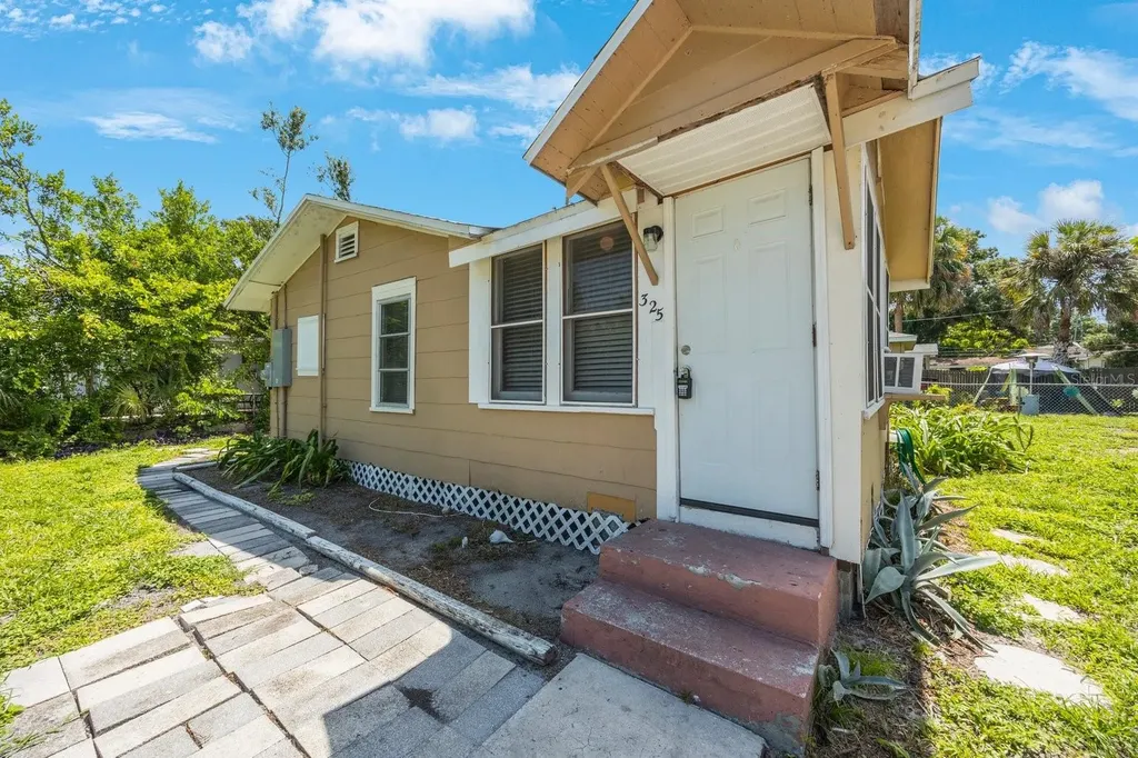 325 41st Street N St Petersburg FL 33713