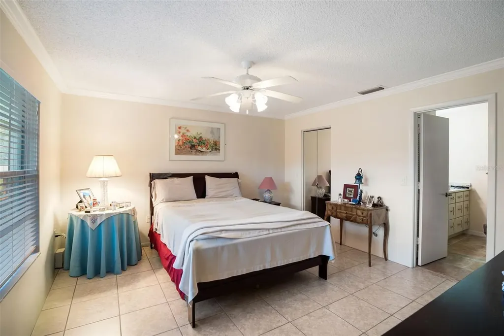4217 Oakhurst Circle E Sarasota FL 34233