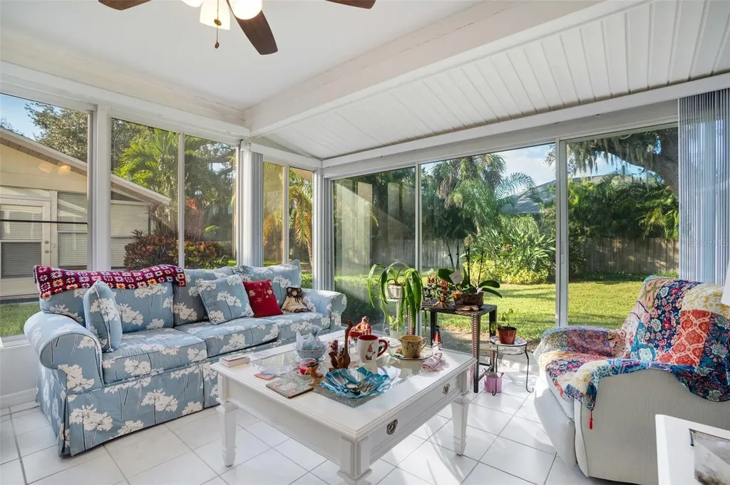 4217 Oakhurst Circle E Sarasota FL 34233
