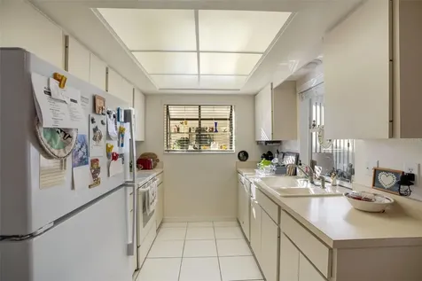 4217 Oakhurst Circle E Sarasota FL 34233