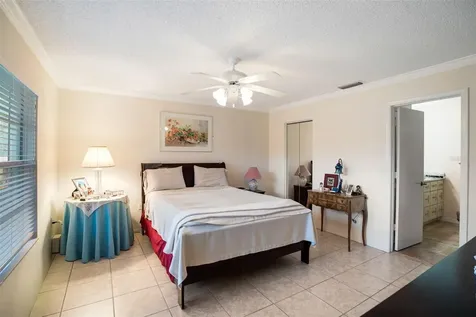 4217 Oakhurst Circle E Sarasota FL 34233