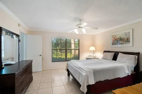 4217 Oakhurst Circle E Sarasota FL 34233