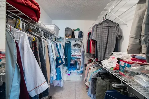 4217 Oakhurst Circle E Sarasota FL 34233