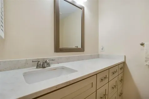 4217 Oakhurst Circle E Sarasota FL 34233