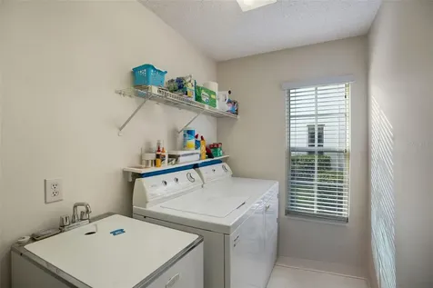4217 Oakhurst Circle E Sarasota FL 34233