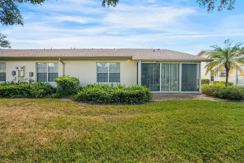 4217 Oakhurst Circle E Sarasota FL 34233