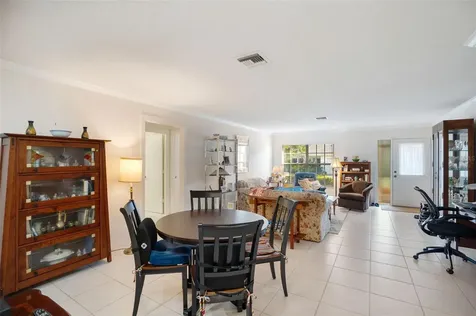 4217 Oakhurst Circle E Sarasota FL 34233