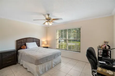 4217 Oakhurst Circle E Sarasota FL 34233