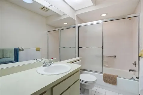 4217 Oakhurst Circle E Sarasota FL 34233