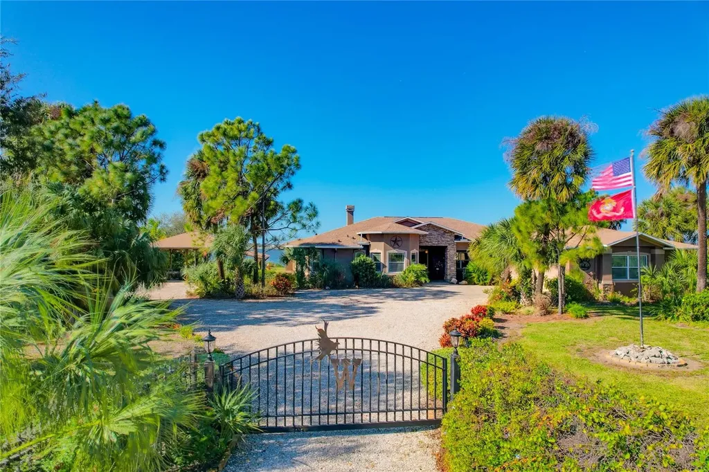 2209 Lost River Trail Ruskin FL 33570