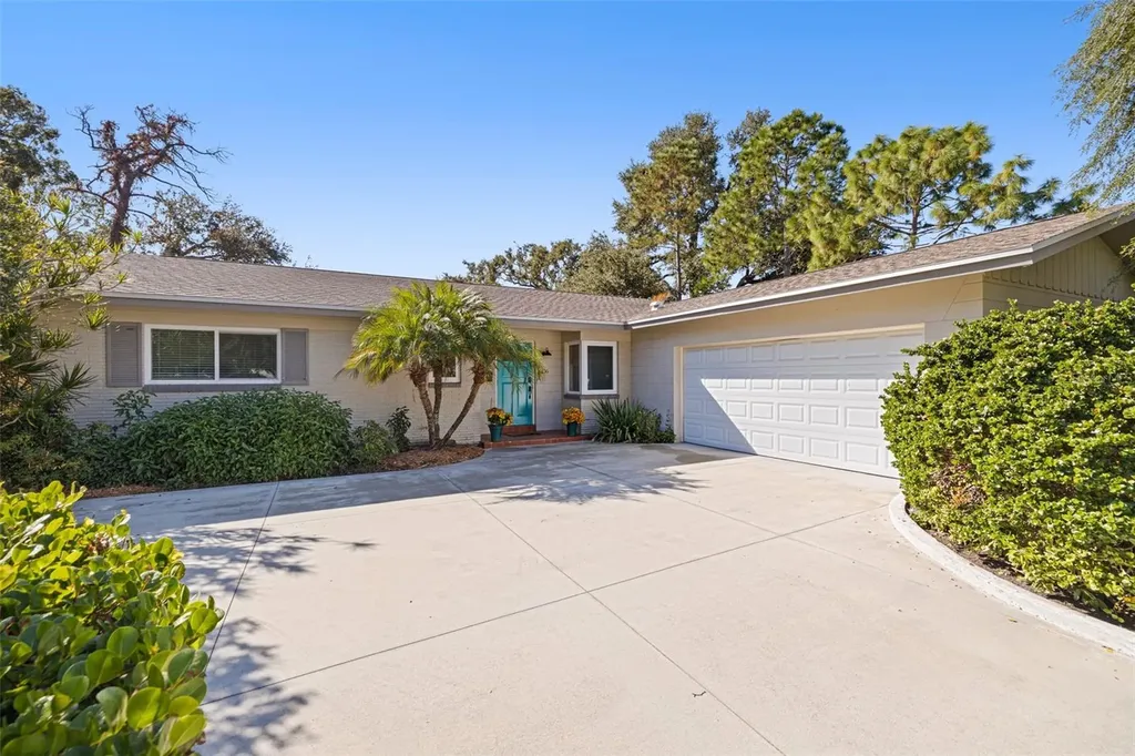 236 58th Avenue S St Petersburg FL 33705