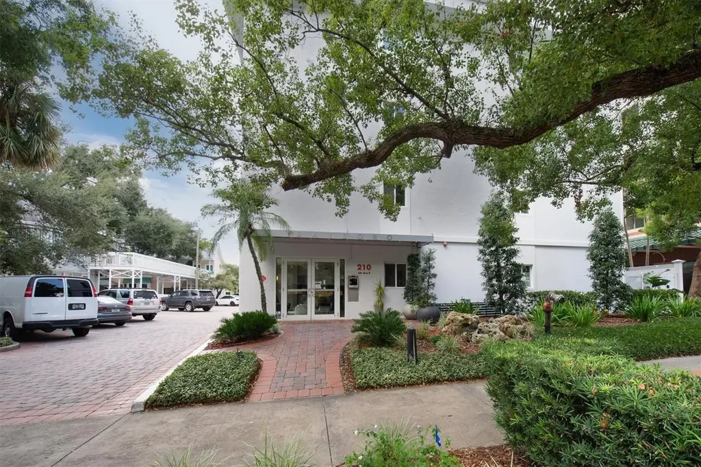 210 5th Avenue S St Petersburg FL 33701