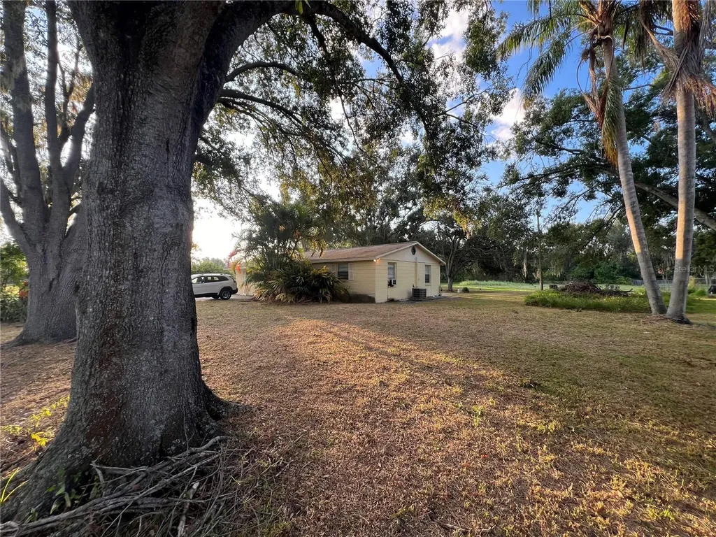 9013 Symmes Road Gibsonton FL 33534