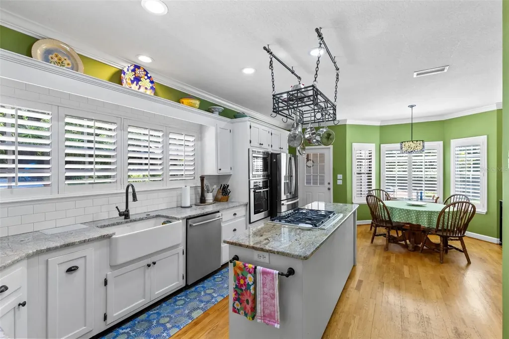 5787 N Apopka Vineland Road Orlando FL 32818