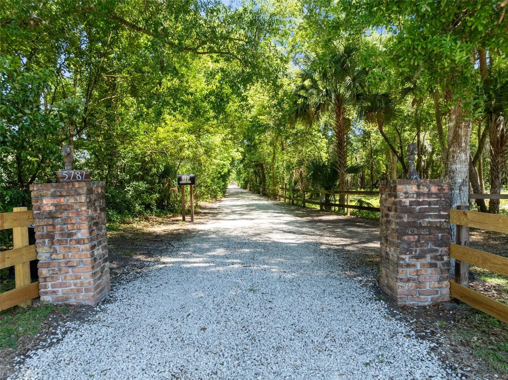 5789 N Apopka Vineland Road Orlando FL 32818