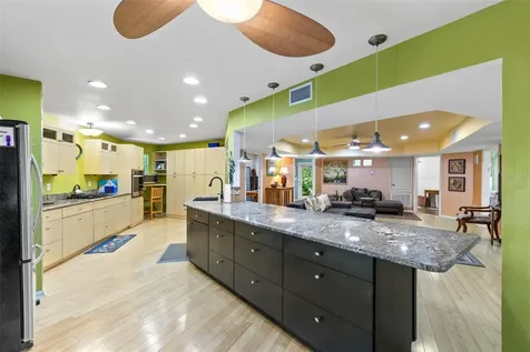 5789 N Apopka Vineland Road Orlando FL 32818