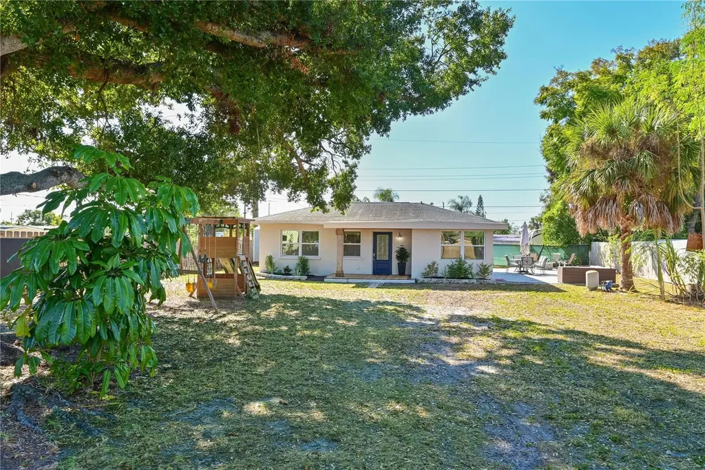 1712 63rd Avenue W Bradenton FL 34207