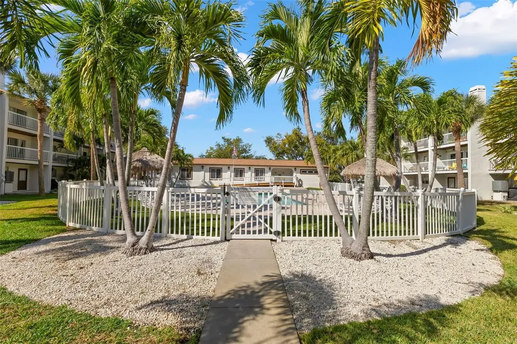 391 Madeira Circle St Petersburg FL 33715