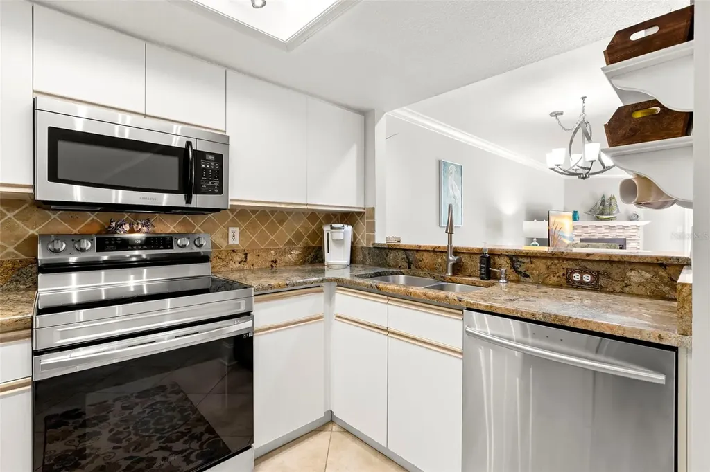 391 Madeira Circle St Petersburg FL 33715