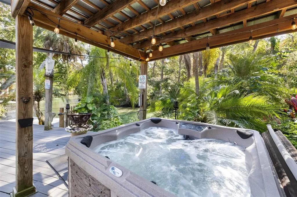 6110 Bear Trail Weeki Wachee FL 34607