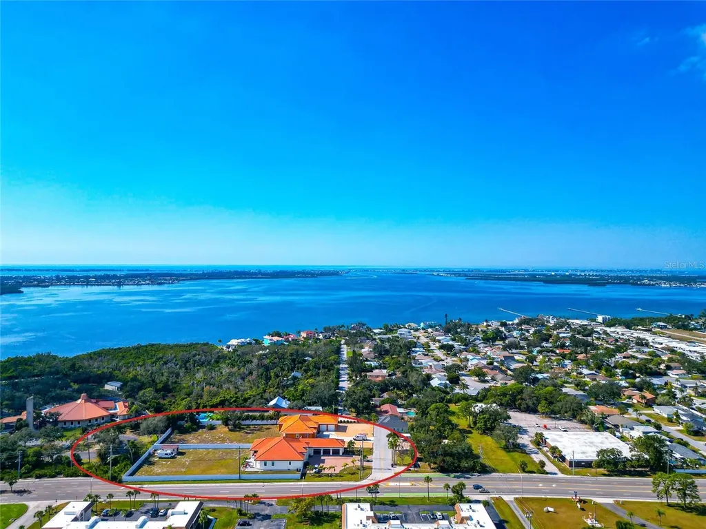 7505 27th Avenue W Bradenton FL 34209